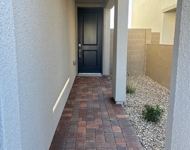 1492 Marsh Bird Street - Photo Thumbnail 2