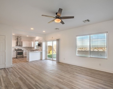 2840 Blythswood Square - Photo Thumbnail 4