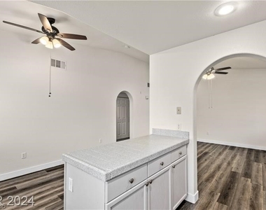 352 Amber Pine Street - Photo Thumbnail 6
