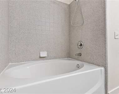 352 Amber Pine Street - Photo Thumbnail 20