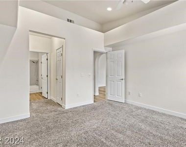 352 Amber Pine Street - Photo Thumbnail 9