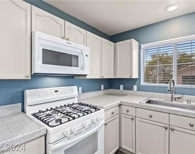352 Amber Pine Street - Photo Thumbnail 2