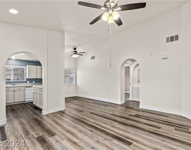 352 Amber Pine Street - Photo Thumbnail 7
