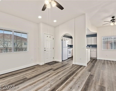 352 Amber Pine Street - Photo Thumbnail 10