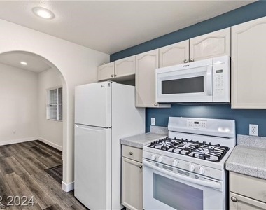 352 Amber Pine Street - Photo Thumbnail 3