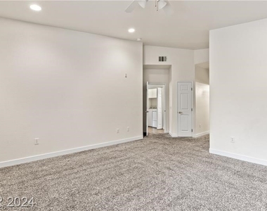 352 Amber Pine Street - Photo Thumbnail 17