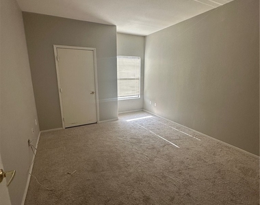 8250 N Grand Canyon Drive - Photo Thumbnail 10