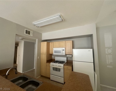 8250 N Grand Canyon Drive - Photo Thumbnail 7