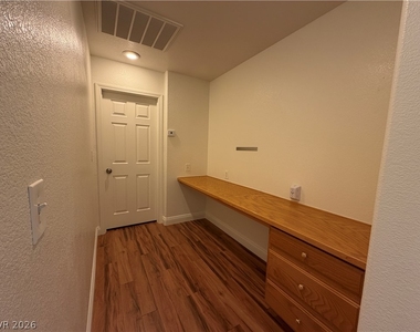 5977 Sombria Ridge Avenue - Photo Thumbnail 17