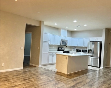 925 Kimbark Avenue - Photo Thumbnail 3