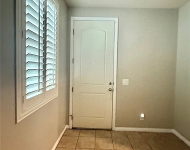 925 Kimbark Avenue - Photo Thumbnail 10