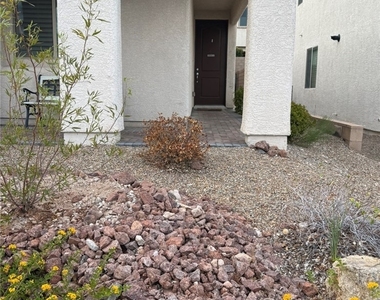 925 Kimbark Avenue - Photo Thumbnail 1