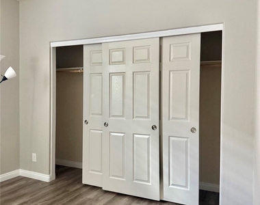 925 Kimbark Avenue - Photo Thumbnail 8