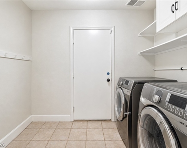 8724 Vivid Violet Avenue - Photo Thumbnail 4