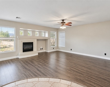 8724 Vivid Violet Avenue - Photo Thumbnail 2