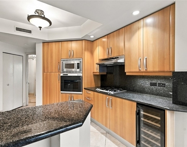 2747 Paradise Road - Photo Thumbnail 8