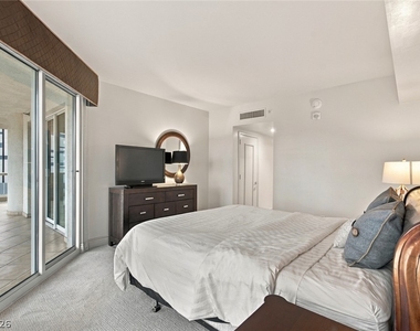 2747 Paradise Road - Photo Thumbnail 10