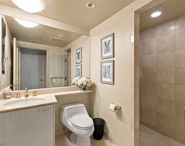 2747 Paradise Road - Photo Thumbnail 18