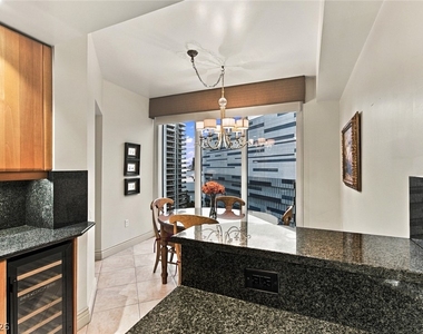 2747 Paradise Road - Photo Thumbnail 9