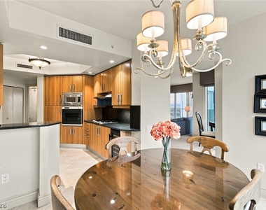 2747 Paradise Road - Photo Thumbnail 5