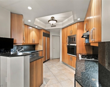 2747 Paradise Road - Photo Thumbnail 7