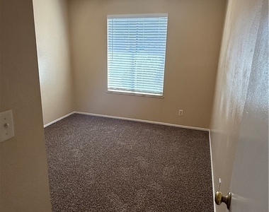417 Shawna Place - Photo Thumbnail 13