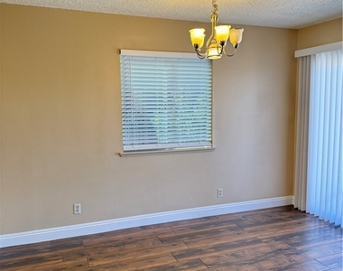 417 Shawna Place - Photo Thumbnail 5