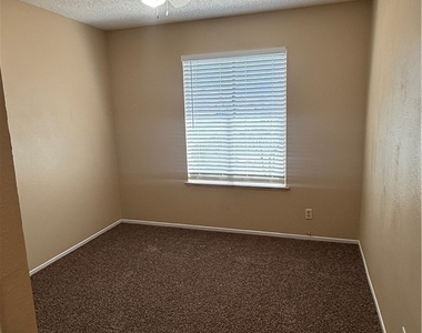 417 Shawna Place - Photo Thumbnail 10