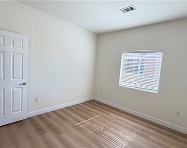 9303 Gilcrease Avenue - Photo Thumbnail 7