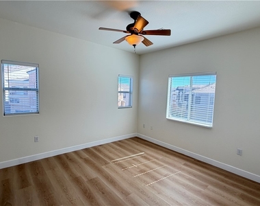 9303 Gilcrease Avenue - Photo Thumbnail 16