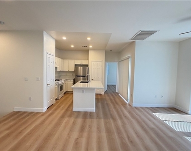 9303 Gilcrease Avenue - Photo Thumbnail 10