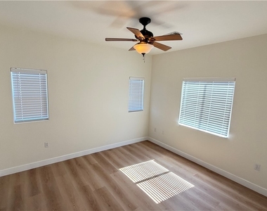 9303 Gilcrease Avenue - Photo Thumbnail 15