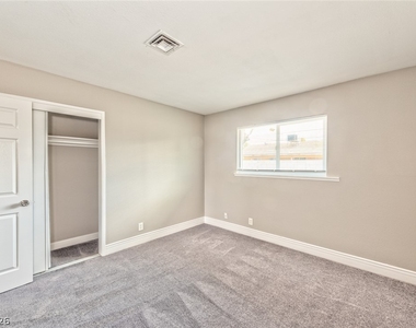 4421 Hillcrest Avenue - Photo Thumbnail 5