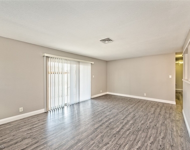 4421 Hillcrest Avenue - Photo Thumbnail 3