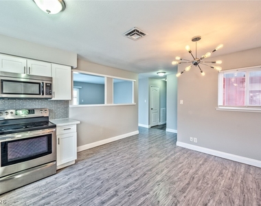 4421 Hillcrest Avenue - Photo Thumbnail 11