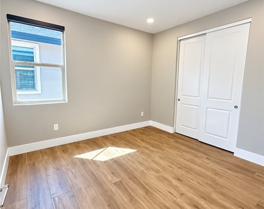 6040 Andezano Drive - Photo Thumbnail 31