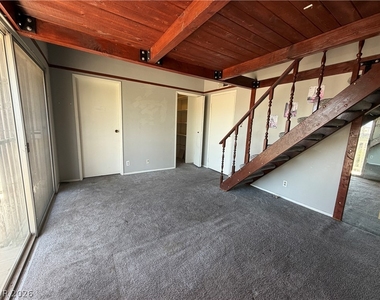 586 Willow Green Drive - Photo Thumbnail 3