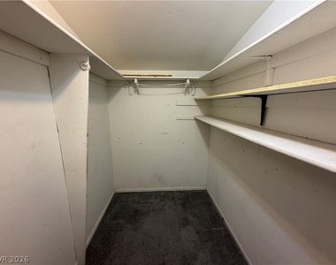 586 Willow Green Drive - Photo Thumbnail 12