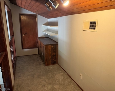 586 Willow Green Drive - Photo Thumbnail 10