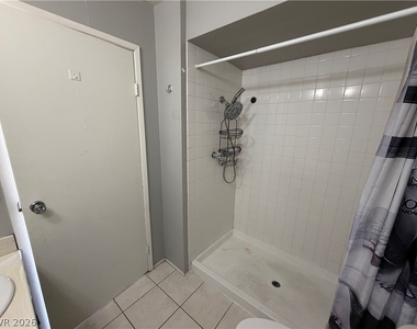 586 Willow Green Drive - Photo Thumbnail 9