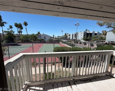 586 Willow Green Drive - Photo Thumbnail 14