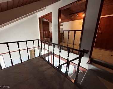 586 Willow Green Drive - Photo Thumbnail 4