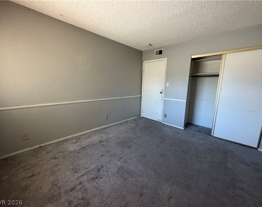 586 Willow Green Drive - Photo Thumbnail 7