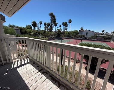 586 Willow Green Drive - Photo Thumbnail 16