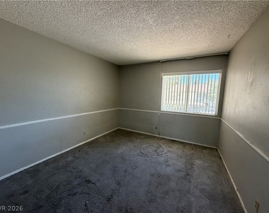 586 Willow Green Drive - Photo Thumbnail 5