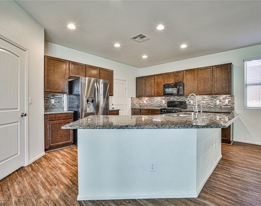 4409 Duck Harbor Avenue - Photo Thumbnail 10