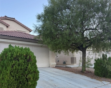 9619 Grapeland Avenue - Photo Thumbnail 5
