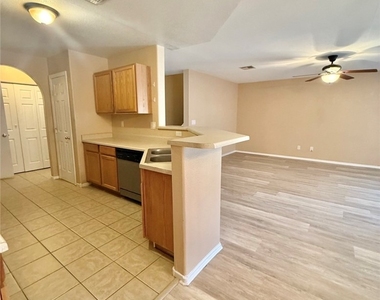 9619 Grapeland Avenue - Photo Thumbnail 2