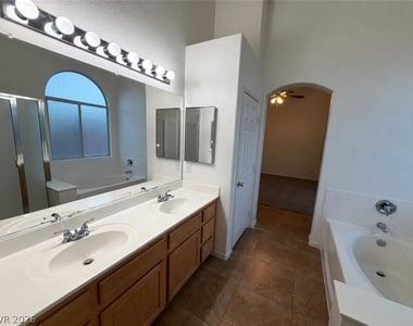5028 Tropical Cliff Avenue - Photo Thumbnail 7
