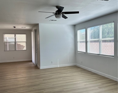 9639 W Post Road - Photo Thumbnail 4